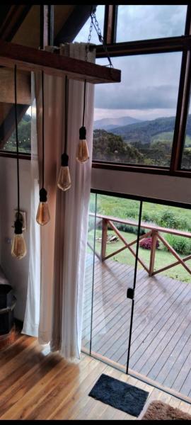 Chalé com vidros e hidromassagem